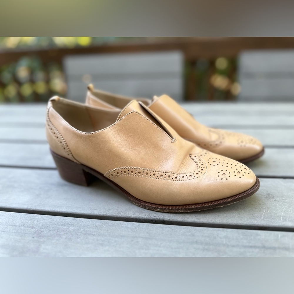 J Crew Women’s Leather Beige Tan Wing Tips Heels Size 9 - Picture 1 of 8